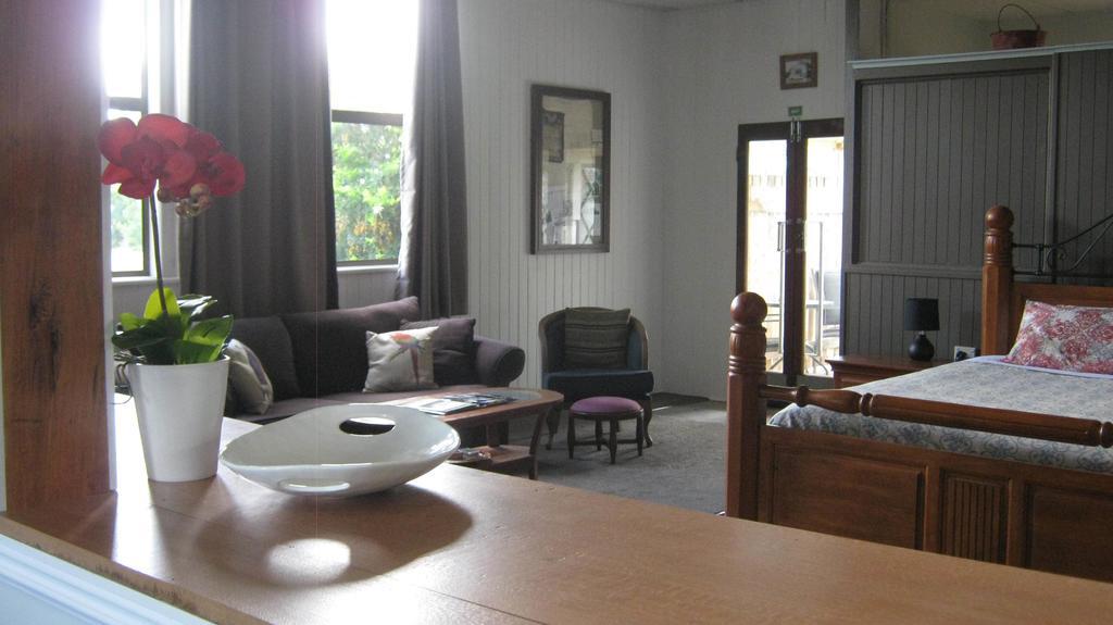 Millaa Millaa Hotel Екстериор снимка