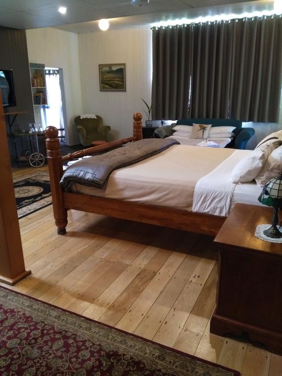 Millaa Millaa Hotel Екстериор снимка